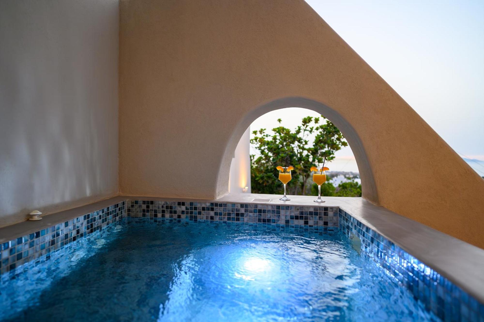 Galaria Serenity Suites Vothon Ngoại thất bức ảnh