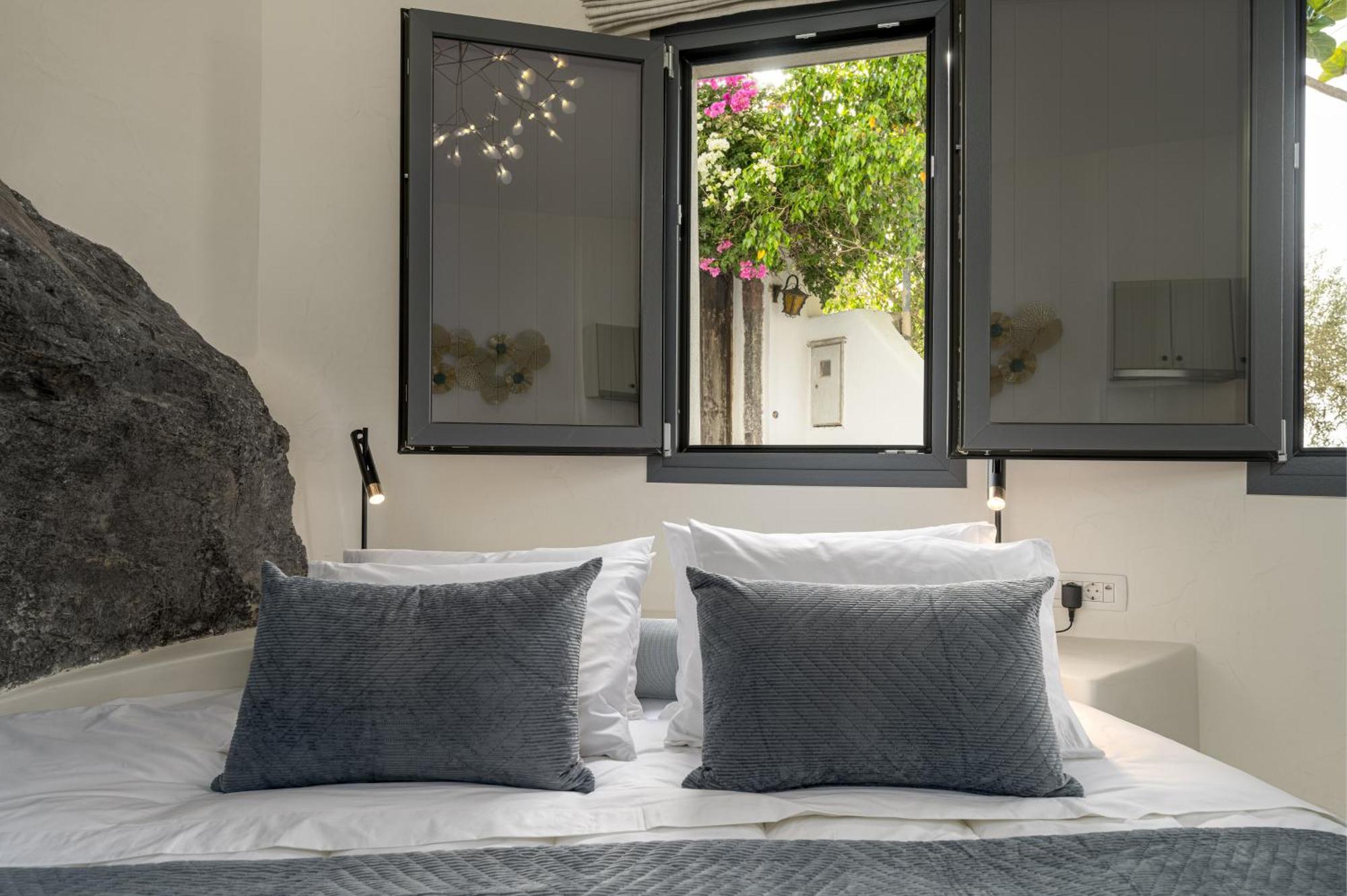Galaria Serenity Suites Vothon Ngoại thất bức ảnh